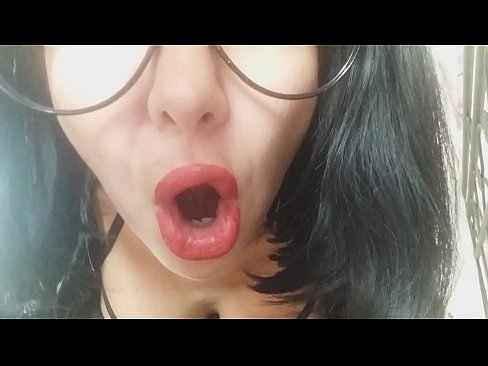 ❤️ ハニー、義理の母が今日は学校に行かせてくれないの...。って、そんなことあるわけないだろ...。 ❌ ポルノ ❌️